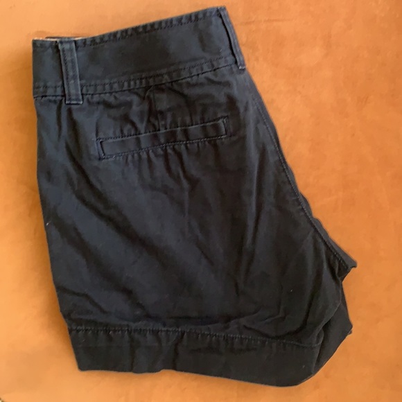 Lilly Pulitzer navy shorts in size 00 - Picture 6 of 6